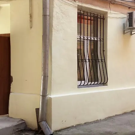 At Teodora Sqr * Λβιβ