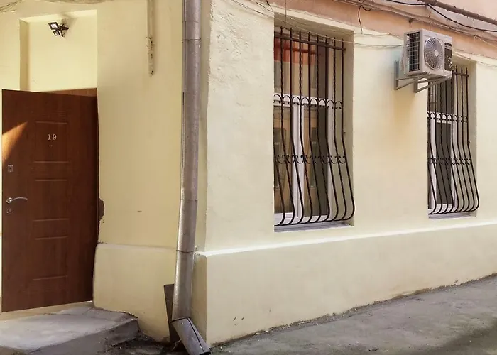 At Teodora Sqr * إلفيف